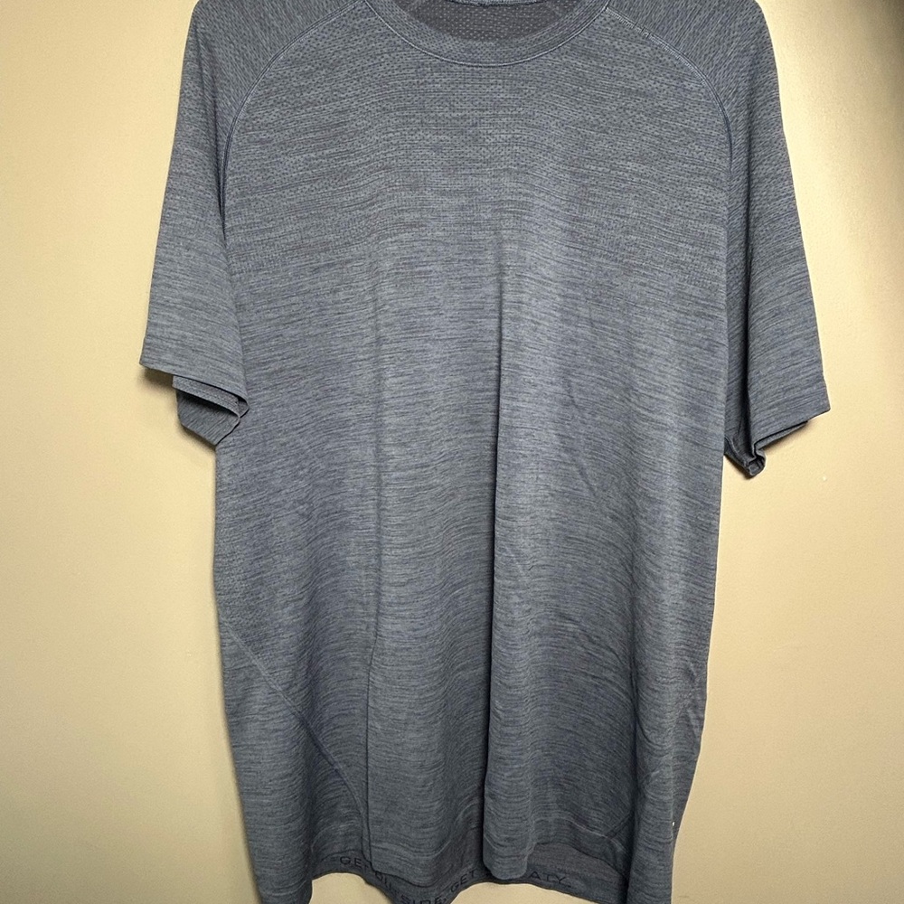Men's Gray  Lululemon shirt